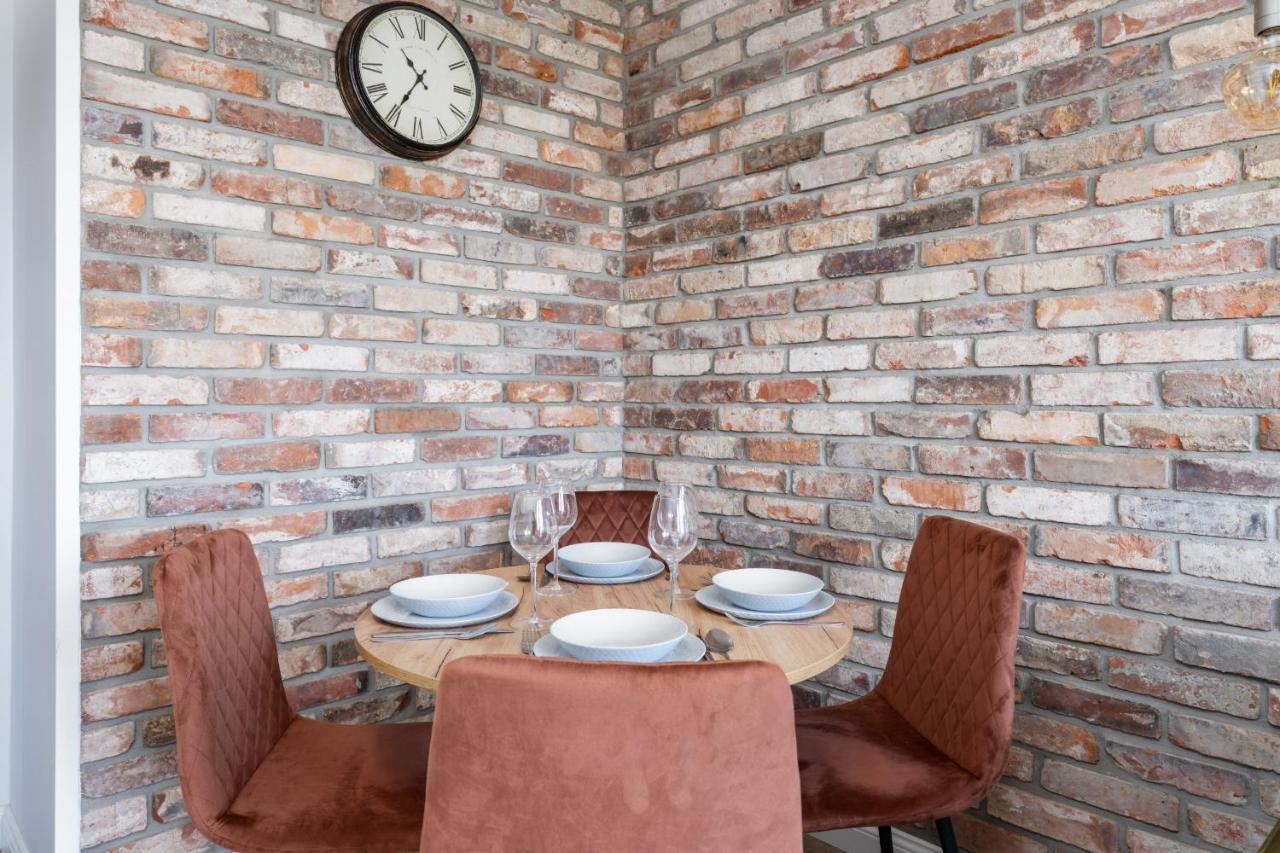 Stylish Apartment Near Wroclavia For 4 Guests By Noclegi Renters Wroclaw Exterior photo